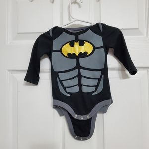 Batman 3-6 Mos Onsie with removable cape. Perfect for Halloween